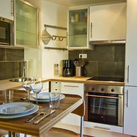 Bel 3 Etoiles Avec Balcon Au Coeur De - Fr-1-343-165 *