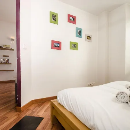 Bel 3 Etoiles Avec Balcon Au Coeur De - Fr-1-343-165 *