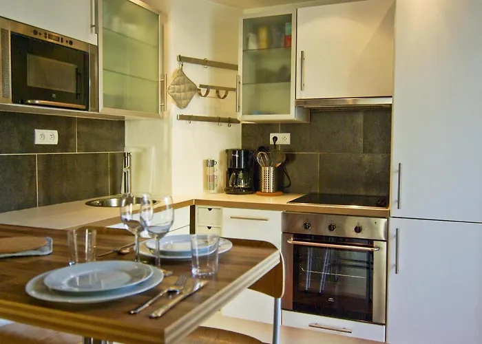 Bel 3 Etoiles Avec Balcon Au Coeur De - Fr-1-343-165 *