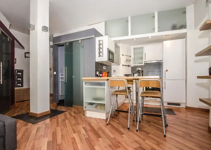 Bel 3 Etoiles Avec Balcon Au Coeur De - Fr-1-343-165 *