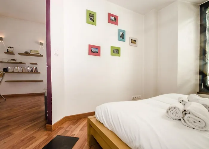 Bel 3 Etoiles Avec Balcon Au Coeur De - Fr-1-343-165 *