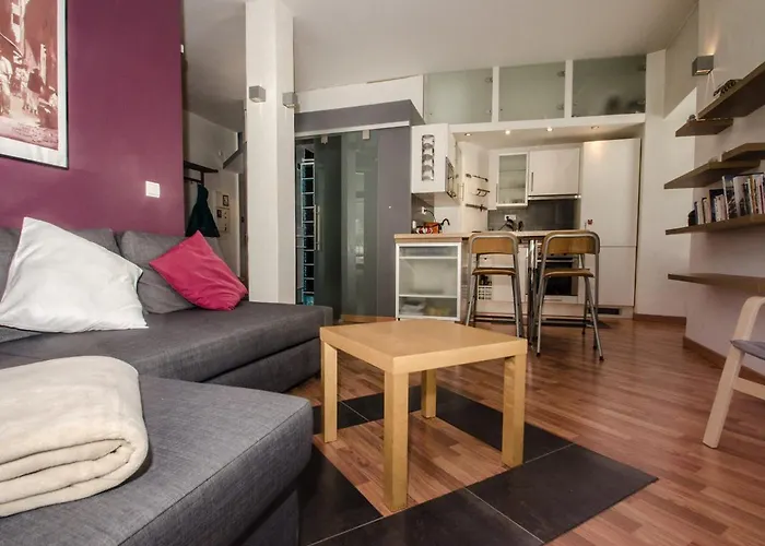 Bel 3 Etoiles Avec Balcon Au Coeur De - Fr-1-343-165 *